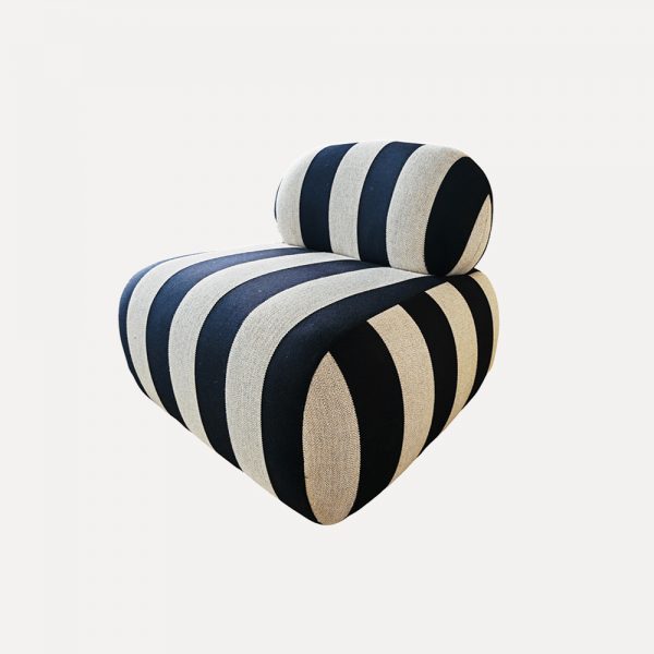 Lounge Sofa for Resting Area – Ergonomic Design Inspired by Insects - Image 2